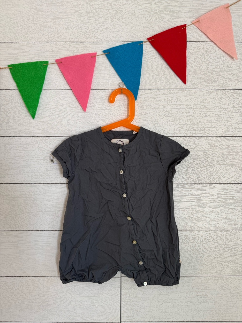 Konges Slojd baby Short-Sleeve Button Romper in Charcoal
